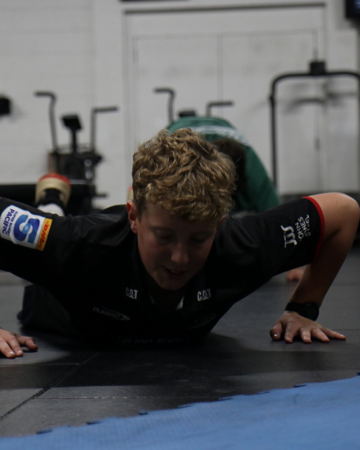 Jr.EP athlete doing a push-up